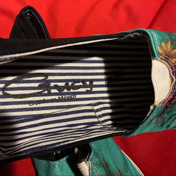 Shoes, Slip-On’s Frida Kahlo Mexican Art - Picture 3 of 5